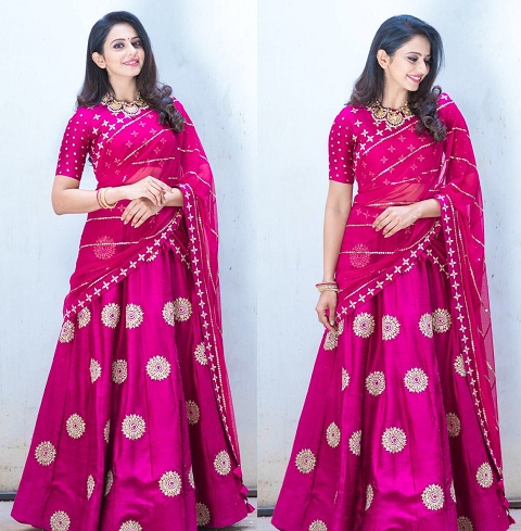 Yarım Saree içinde Rakul Preet Singh