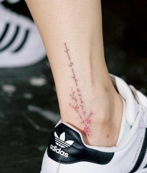πόδι τατουάζ γραμματοσειρά ιδέα τατουάζ λέγοντας