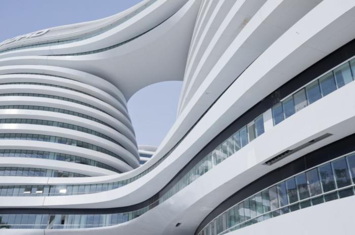 διάσημος αρχιτέκτονας κτίριο παπουτσιών zaha hadid