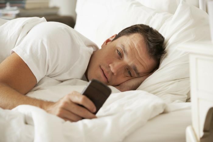κοιμηθείτε καλύτερα κρεβάτι άνθρωπος κινητό τηλέφωνο electrosmog