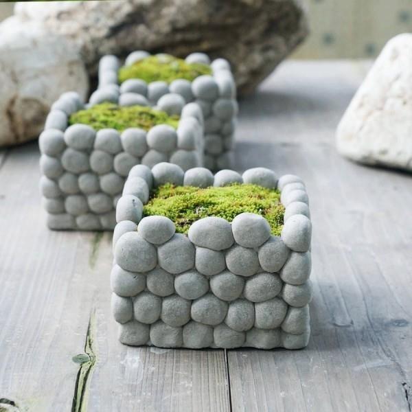 τσιμεντένιες πλατείες διακόσμησης από μικρές πέτρες
