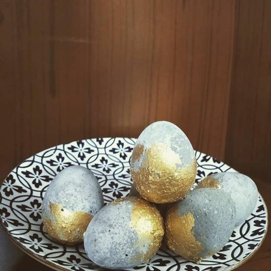 τσιμεντένια αυγά πασχαλινές χειροτεχνίες με σκυρόδεμα χρυσό φύλλο