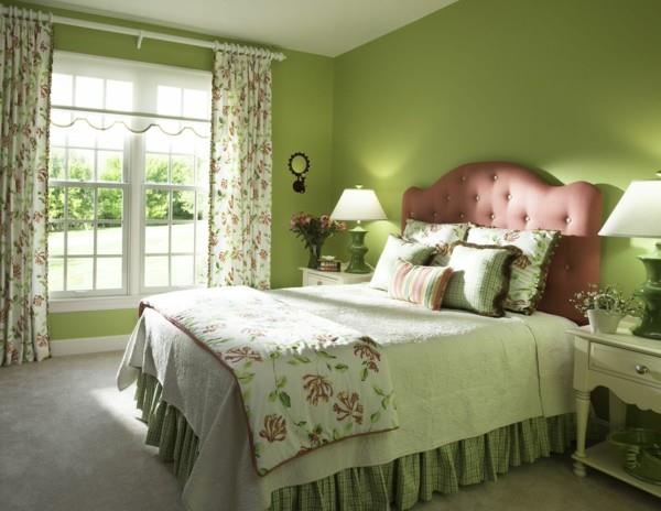 κρεβάτι κεφαλάρι κόκκινο πράσινο σεντόνι λουλουδάτο μοτίβο