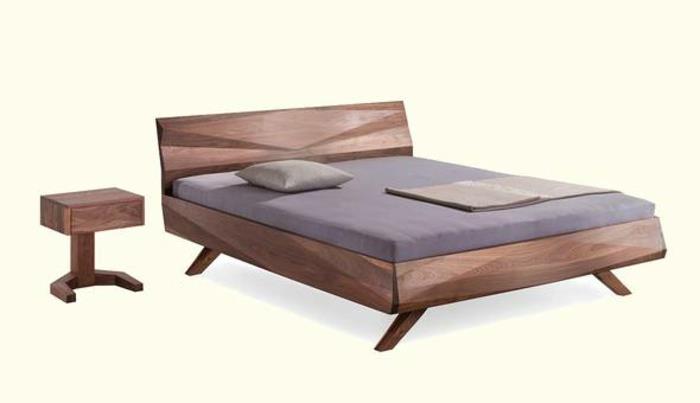 κρεβάτι με στρώμα και σκελετό από καμβά από ξύλο καρυδιάς από μασίφ ξύλο