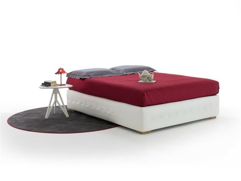 κρεβάτι χωρίς κεφαλάρι μοντέρνο κρεβάτι όμορφες γραμμές κόκκινο λευκό