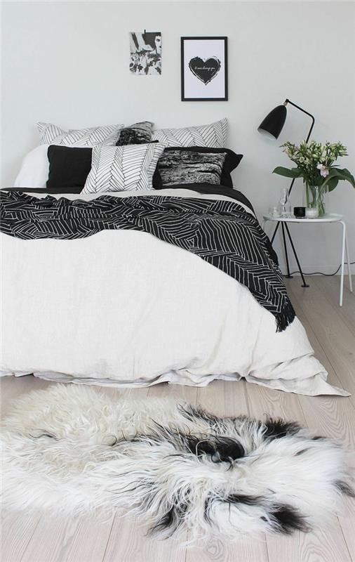 κρεβάτι χωρίς κεφαλάρι κρεβατοκάμαρα λευκό μαύρο σανίδα πάτωμα