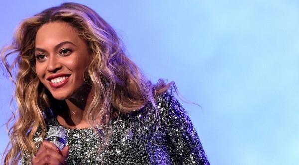 beyonce με ένα χαμόγελο