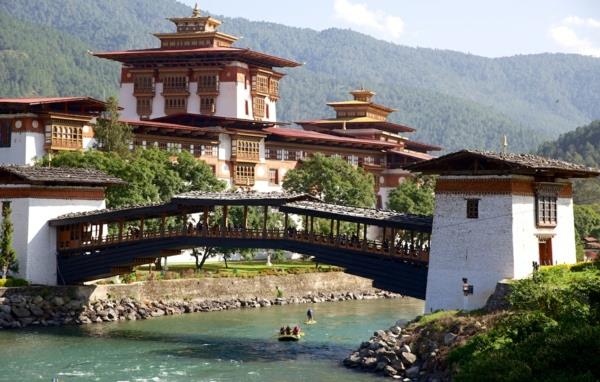 Μπουτάν τυχερό ράφτινγκ καγιάκ punakha dzong