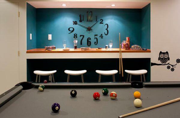 μπιλιάρδο τοίχο μπλε ρολόι τοίχου σχεδιασμός ποτό μπαρ καρέκλες