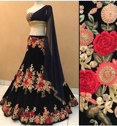 Siyah Çiçek Lehenga