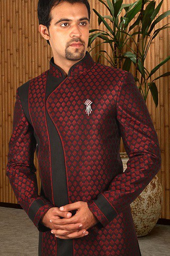 Siyah ve Bordo Sherwani