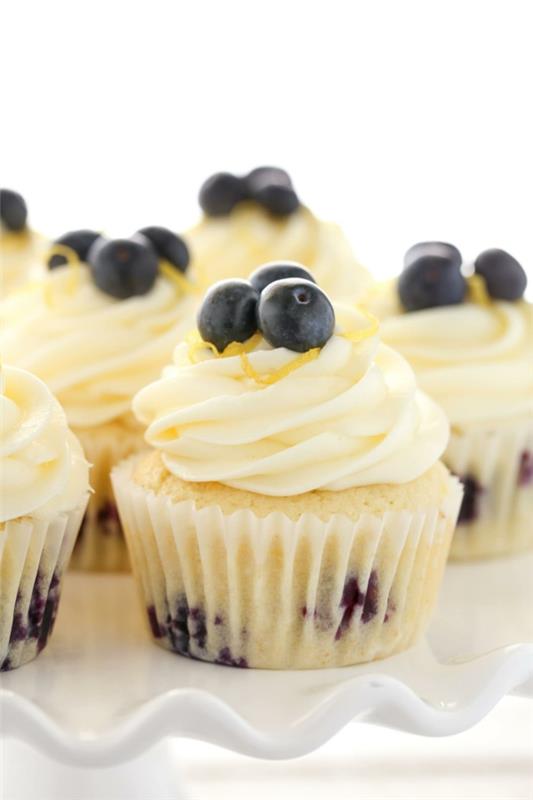 muffins βατόμουρου με κρέμα λεμονιού