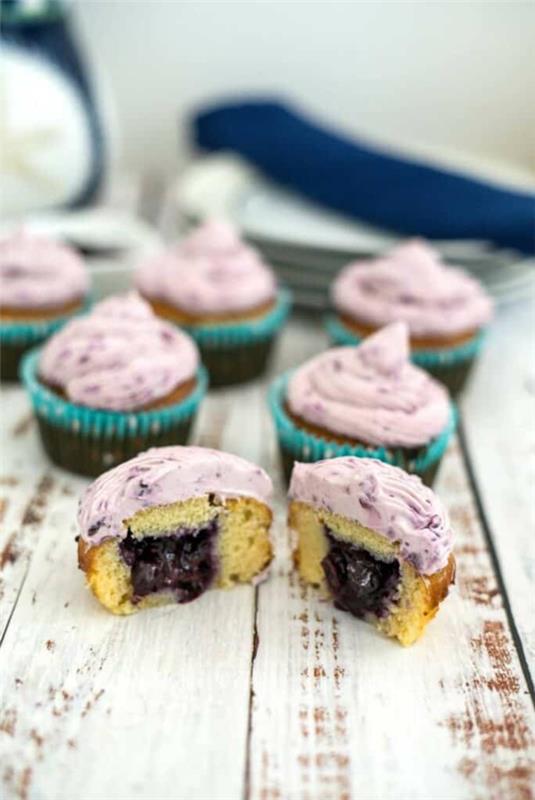 σουφλέ muffins με βατόμουρα