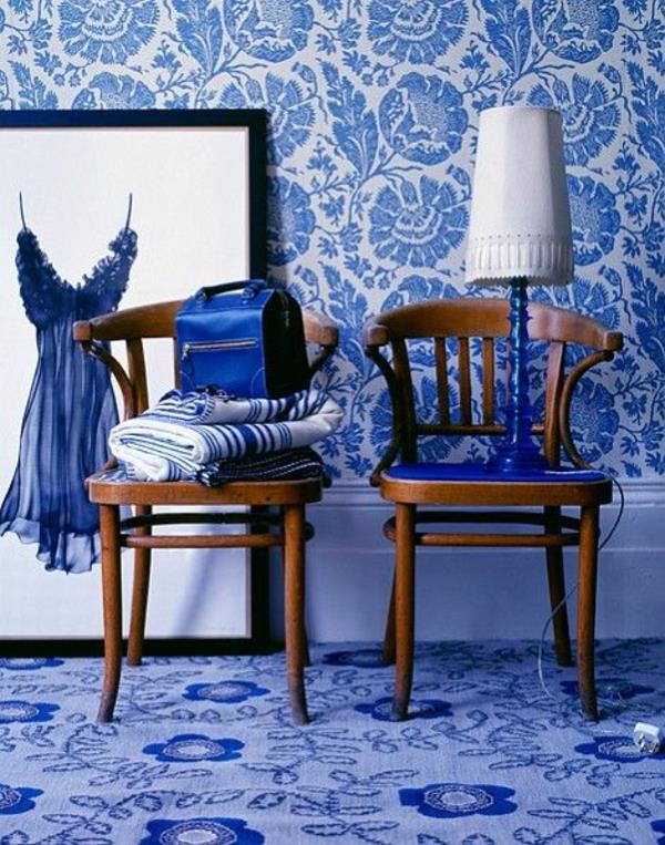 μπλε ταπετσαρία μοτίβο λουλούδι μοτίβο διακόσμηση καρέκλες τοίχου