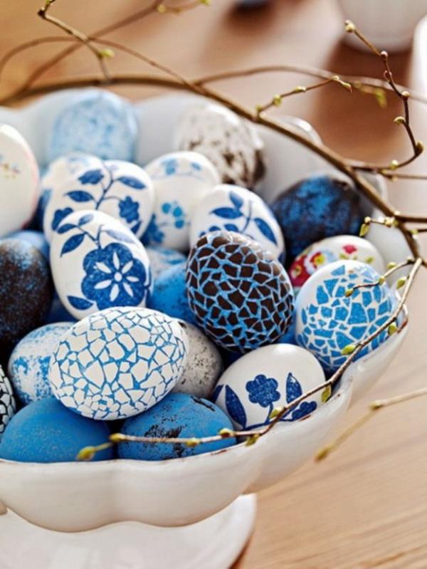 μπλε λευκά χρώματα λουλούδια φιγούρες πασχαλινά αυγά πασχαλινή ιδέα