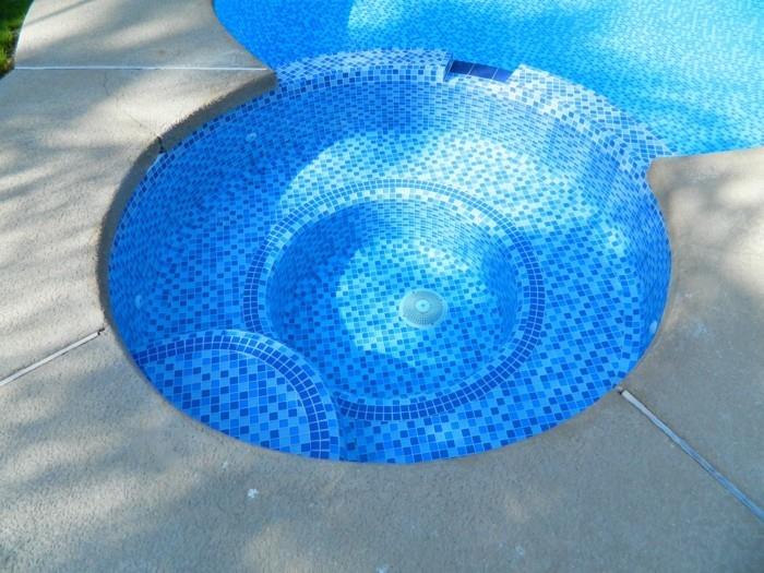 Δημιουργήστε μια μπλε πισίνα στον κήπο