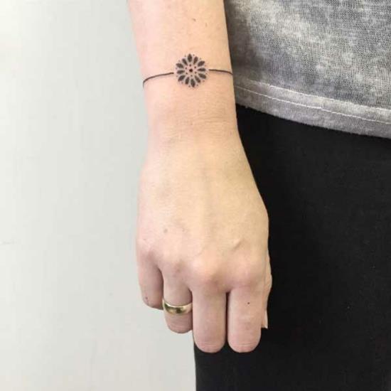 λουλούδι μικρο βραχιόλι τατουάζ