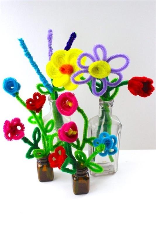 Φτιάξτε λουλούδια με ένα καθαριστικό σωλήνων για το Πάσχα
