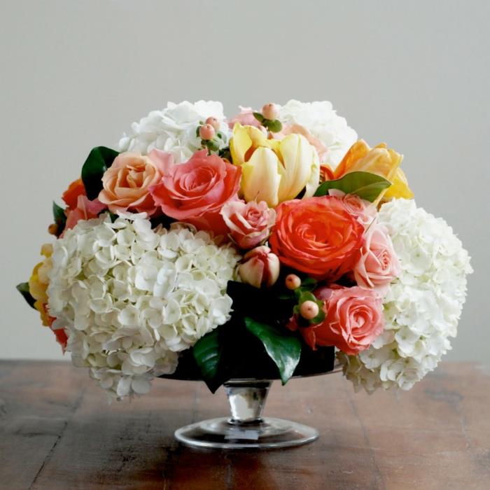 λουλούδια διακοσμήσεις τραπέζι γαμήλια τριαντάφυλλα ορτανσίες