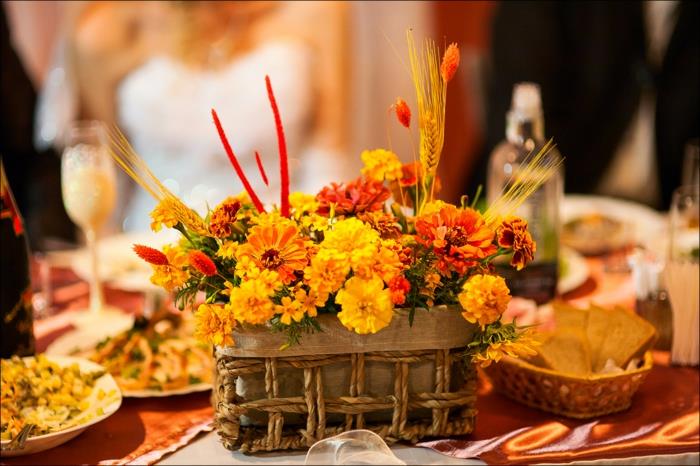 λουλούδια διακοσμήσεις τραπέζι γαμήλιο καλοκαιρινό σχέδιο
