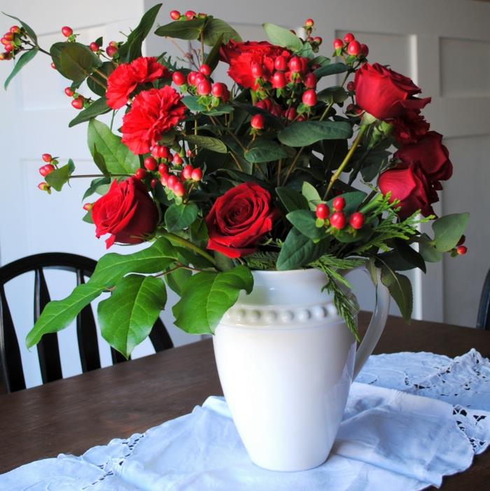 λουλούδια διακόσμηση τραπέζι κουζίνας τραπέζι κουζίνας διακοσμούν κόκκινα τριαντάφυλλα