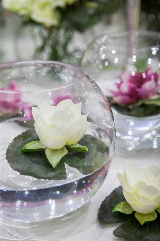 λουλούδια διακοσμήσεις τραπέζι κρίνα νερό φρέσκα διακοσμητικά