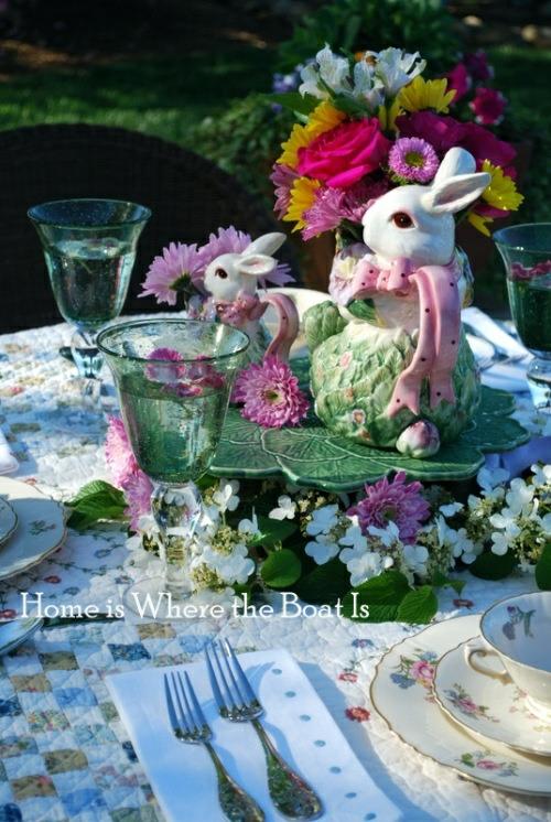 διακόσμηση λουλουδιών για πασχαλινό πικνίκ ηλιόλουστη βεράντα πασχαλινό γεύμα