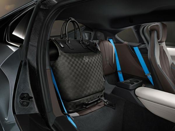 bmw ηλεκτρικό αυτοκίνητο i8 σχεδιαστής μόδας louis vuitton τσάντες πίσω κάθισμα
