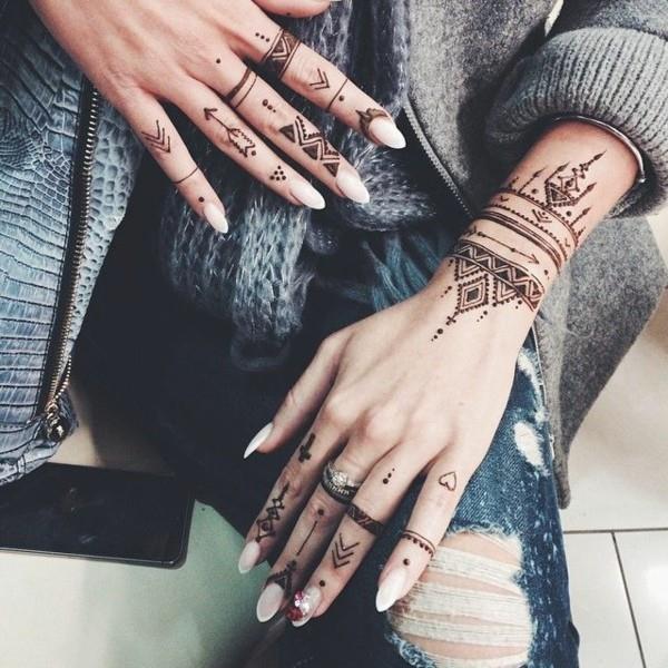 boho φυλετικές ιδέες τατουάζ δάχτυλο χέρι