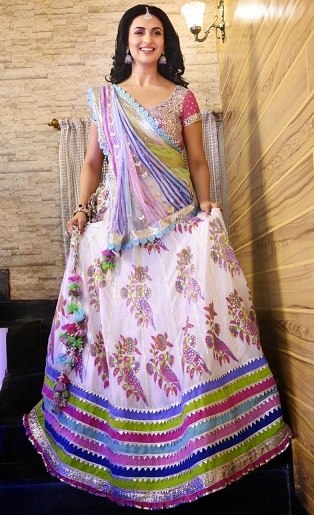 Lehenga'daki Divyanka Tripathi