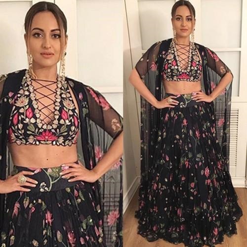 Lehenga'daki Sonakshi Sinha