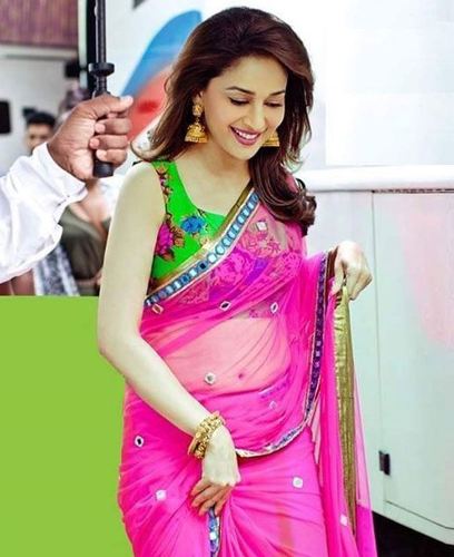 Madhuri Dixit Pembe Çekici Tasarımcı Saree