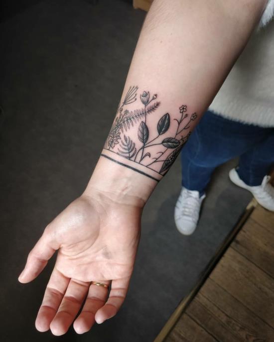βοτανικό μοτίβο βραχιόλι τατουάζ