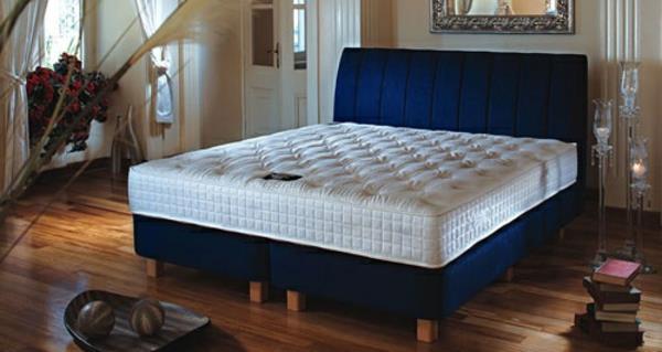 κουτί ανοιξιάτικο κρεβάτι σε μπλε σχέδιο