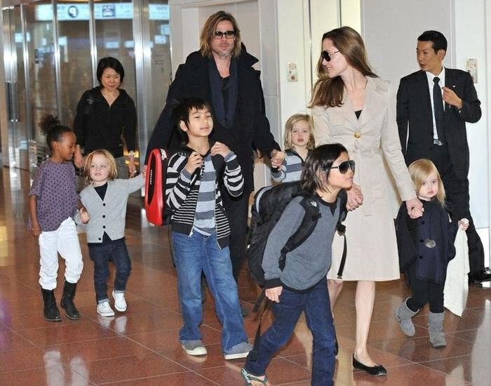 brad pitt και Angelina Jolie παιδιά στο αεροδρόμιο