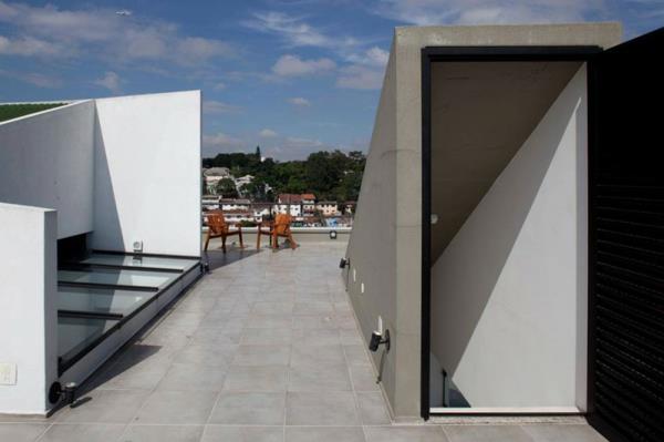 Βραζιλιάνικες καρέκλες τραπεζαρίας τραπεζαρίας στον τελευταίο όροφο