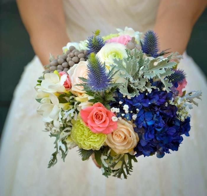 νυφική ​​ανθοδέσμη γάμος vintage πολύχρωμα λουλούδια καλοκαίρι