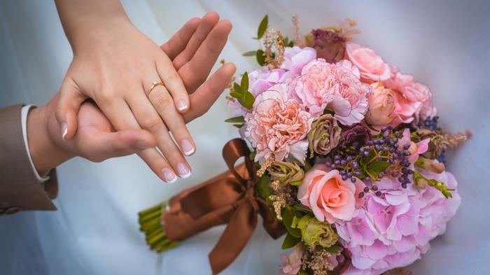 νυφη γαμος γαμπρος γαμος γαμηλο μπουκετο λουλουδια γαριφαλα τριανταφυλλα ορτανσιες