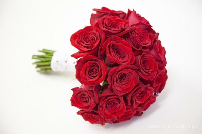 νύφη κόκκινα τριαντάφυλλα μπουκέτο γαμήλιο κλασικό