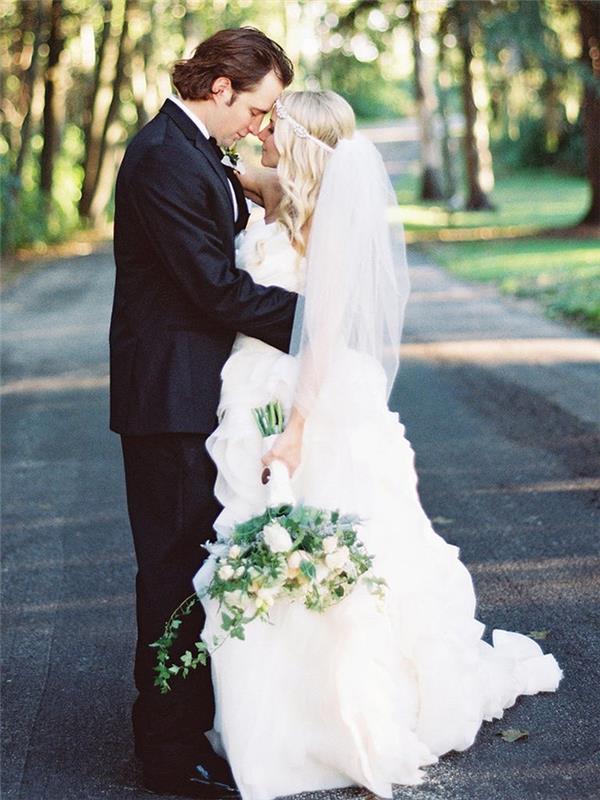 γαμήλια χτενίσματα με πέπλο vintage γαμήλιες ιδέες μακριές και ρομαντικές