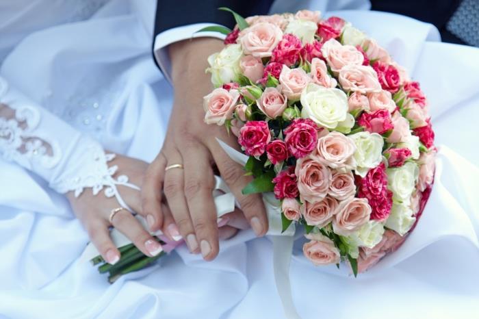 νυφικό γαμπρός νύφη τριαντάφυλλα γαμήλια δαχτυλίδια