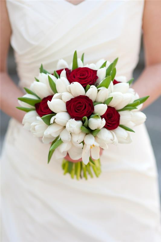 νυφικό λευκές τουλίπες κόκκινα τριαντάφυλλα γάμος