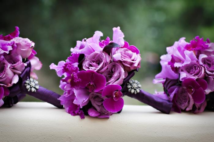 νυφική ​​ανθοδέσμη μοβ τριαντάφυλλα βιολετί ορχιδέες στρας καρφίτσα