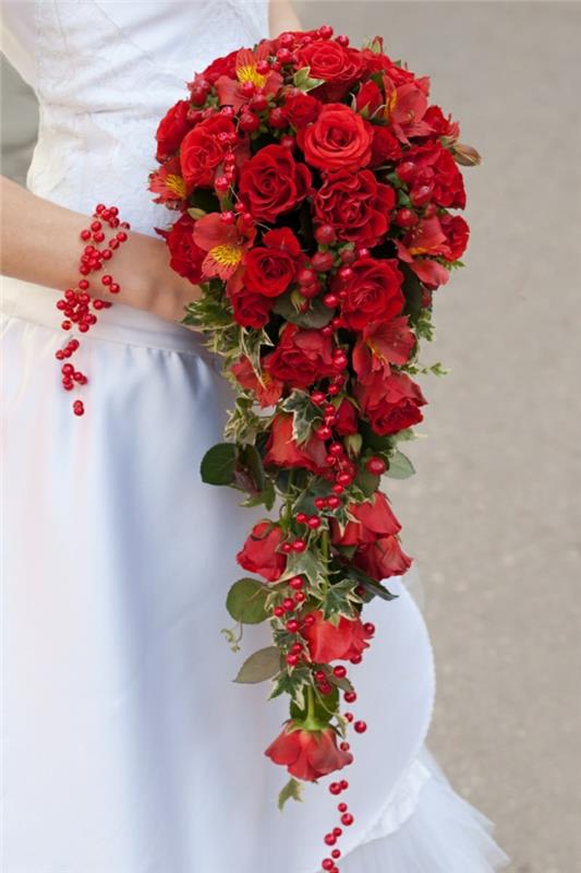 νυφική ​​ανθοδέσμη κόκκινα τριαντάφυλλα νυφικό νυφικό κισσού
