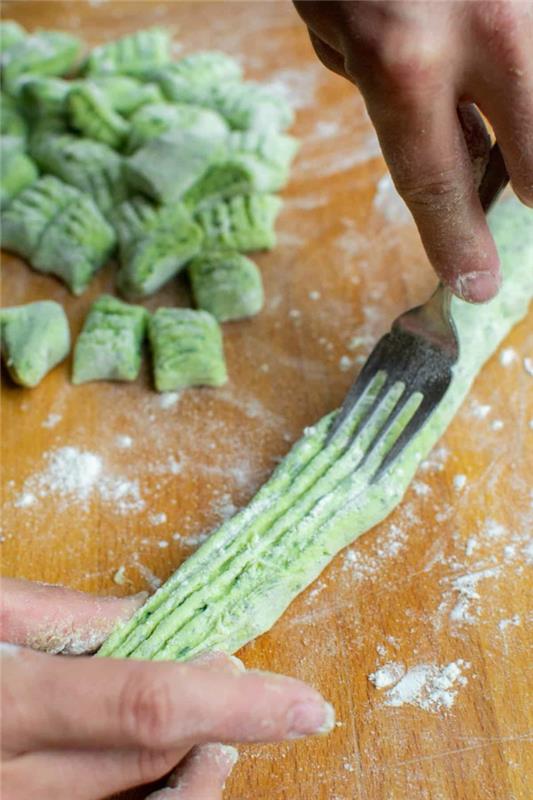 συνταγές άγριου σκόρδου vegan gnocchi