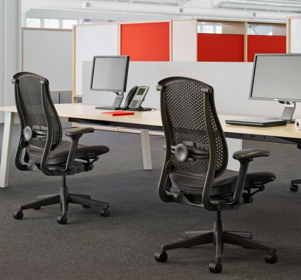 έστησε τα έπιπλα σχεδιαστών Herman Miller