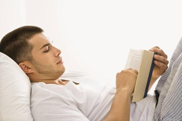 διαβάζοντας ένα βιβλίο συμβουλές για να αποκοιμηθείτε