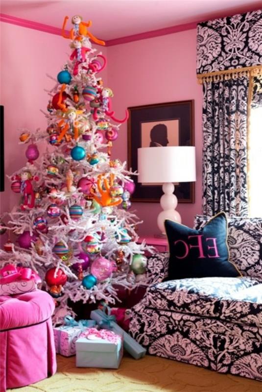πολύχρωμες ιδέες σπιτιού για χριστουγεννιάτικη διακόσμηση ροζ τοίχου