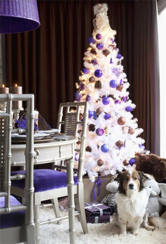 πολύχρωμες ιδέες διαβίωσης για χριστουγεννιάτικες διακοσμήσεις χιονισμένες