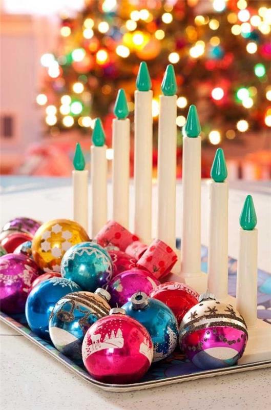 πολύχρωμη διακόσμηση Χριστουγεννιάτικα ντεκό Χριστουγεννιάτικα κεριά
